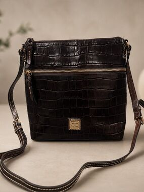 Dooney Bourke Oakdale Crossbody Bag Purse Crocodile Embossed Leather EUC